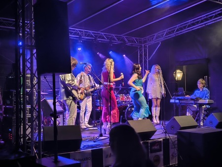 AbbaMia tribute band