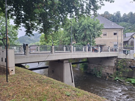 očiščena konstrukcija mostu